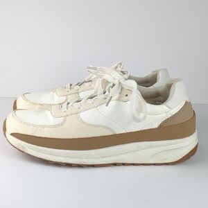 CUSHIONAIRE Women's Score Lace-Up Sneakers